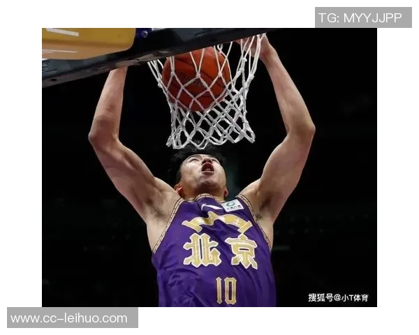 邹雨宸分享训练瞬间汗水见证坚持与信念努力向胜利迈进