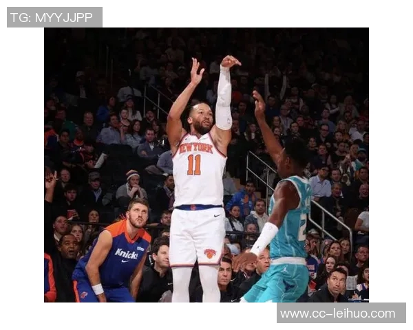 尼克斯全员发力半场领先黄蜂25分哈特表现出色三球状态低迷