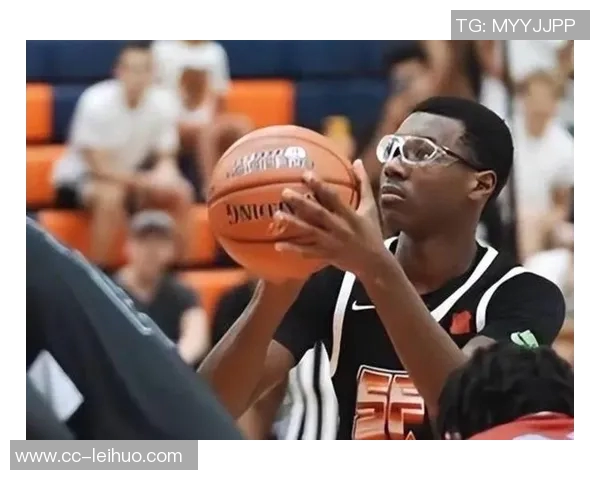 詹姆斯二儿子布莱斯在亚利桑那大学首秀表现出色有望参加2026年NBA选秀 詹姆斯二儿子布莱斯在亚利桑那大学首秀表现出色有望参加2026年NBA选秀